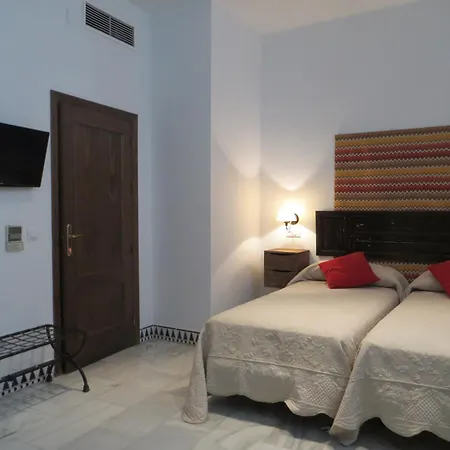 Plaza Apartment *