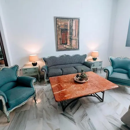 Plaza Apartment *